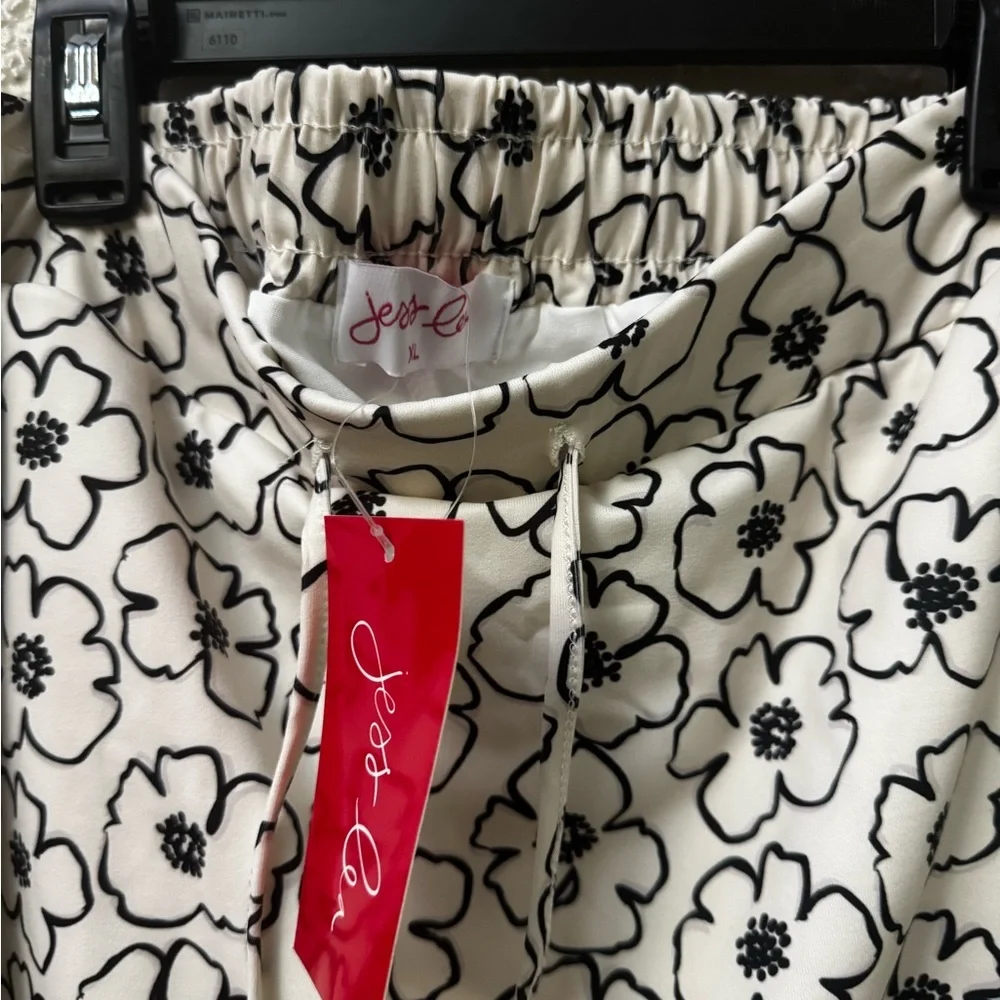 Elegant Floral Women's Mini Skirt
